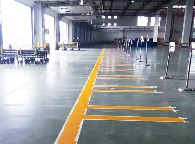 我們青島劃線部門施工人員對(duì)此次的劃線工程也是加班加點(diǎn)的提早完工