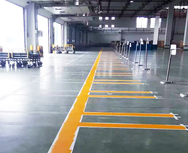 青島雄偉精工機(jī)械廠生產(chǎn)車間地面劃線完工