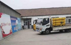 興陽路道路護(hù)欄裝車運(yùn)往目的地