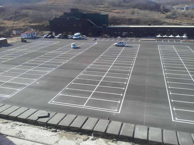 青島劃線(xiàn)中使用的的道路劃線(xiàn)涂料與瀝青和混凝土的粘合性能同樣良好