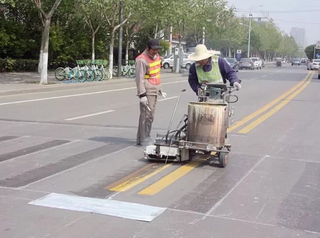 選擇停車場劃線施工團(tuán)隊要看哪些方面？青島劃線小編總結(jié)的幾點(diǎn)建議
