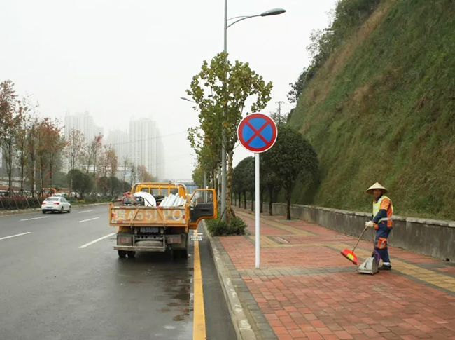 此次青島標(biāo)志牌的調(diào)整使得標(biāo)識更清晰、視認(rèn)更方便，進一步提高了青島公路服務(wù)效率、質(zhì)量和水平。