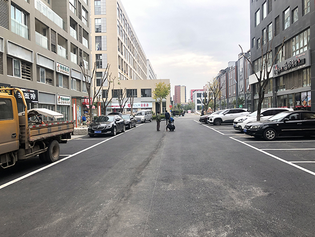 青島中躍交通承接海棠苑小區(qū)車位劃線完工交付