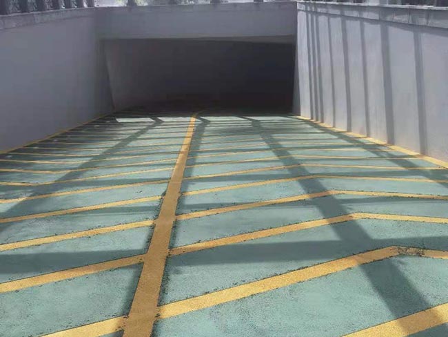 即墨硅谷大廈二期止滑坡道車位劃線施工